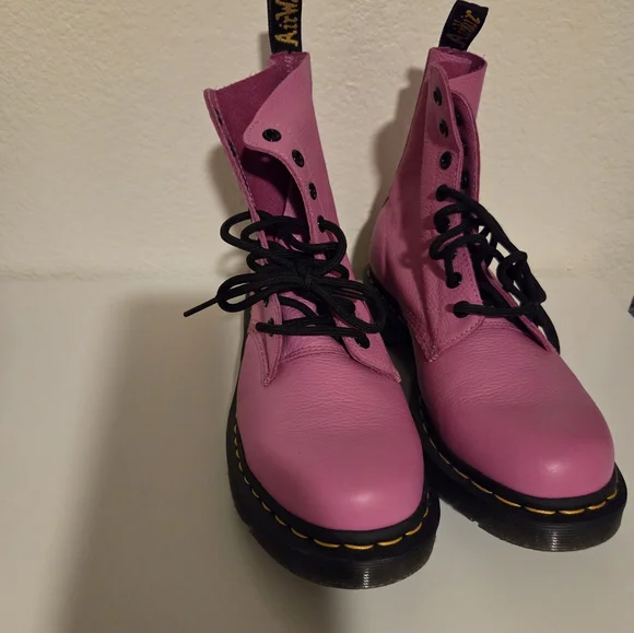 Dr. Martens Pascal Soft Pink Leather Boots Womens 8 New No Box - Picture 1 of 4